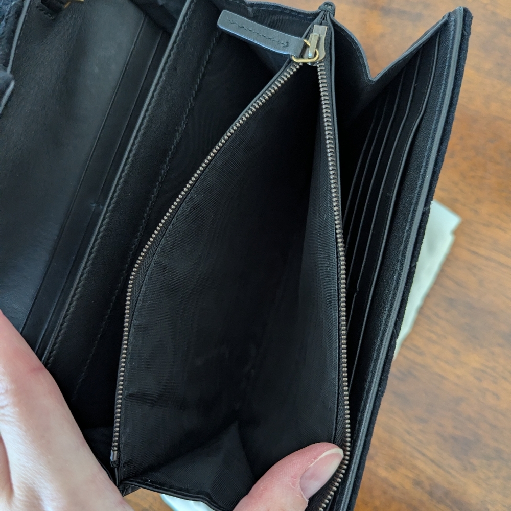 Black Gucci Marmont Velvet Crossbody Bag - Picture 9 of 16